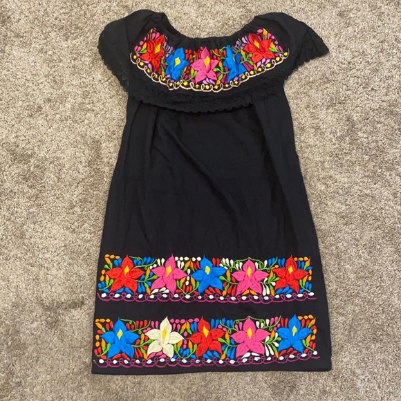 Hand Embroidered Mexican Dress Vestida - Picture 1 of 3